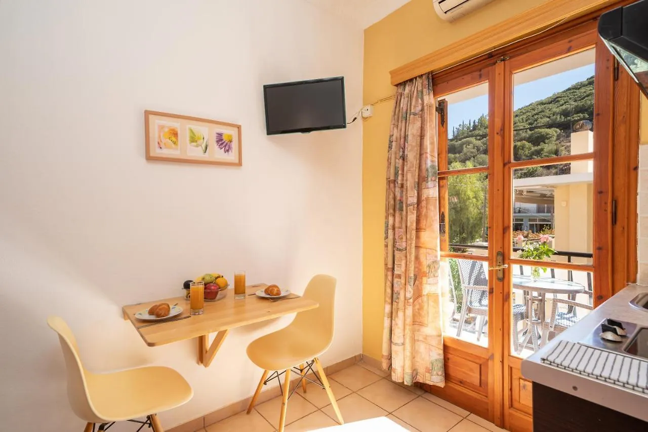 아파트호텔 Alexatos Studios & Apartments Agia Efimia