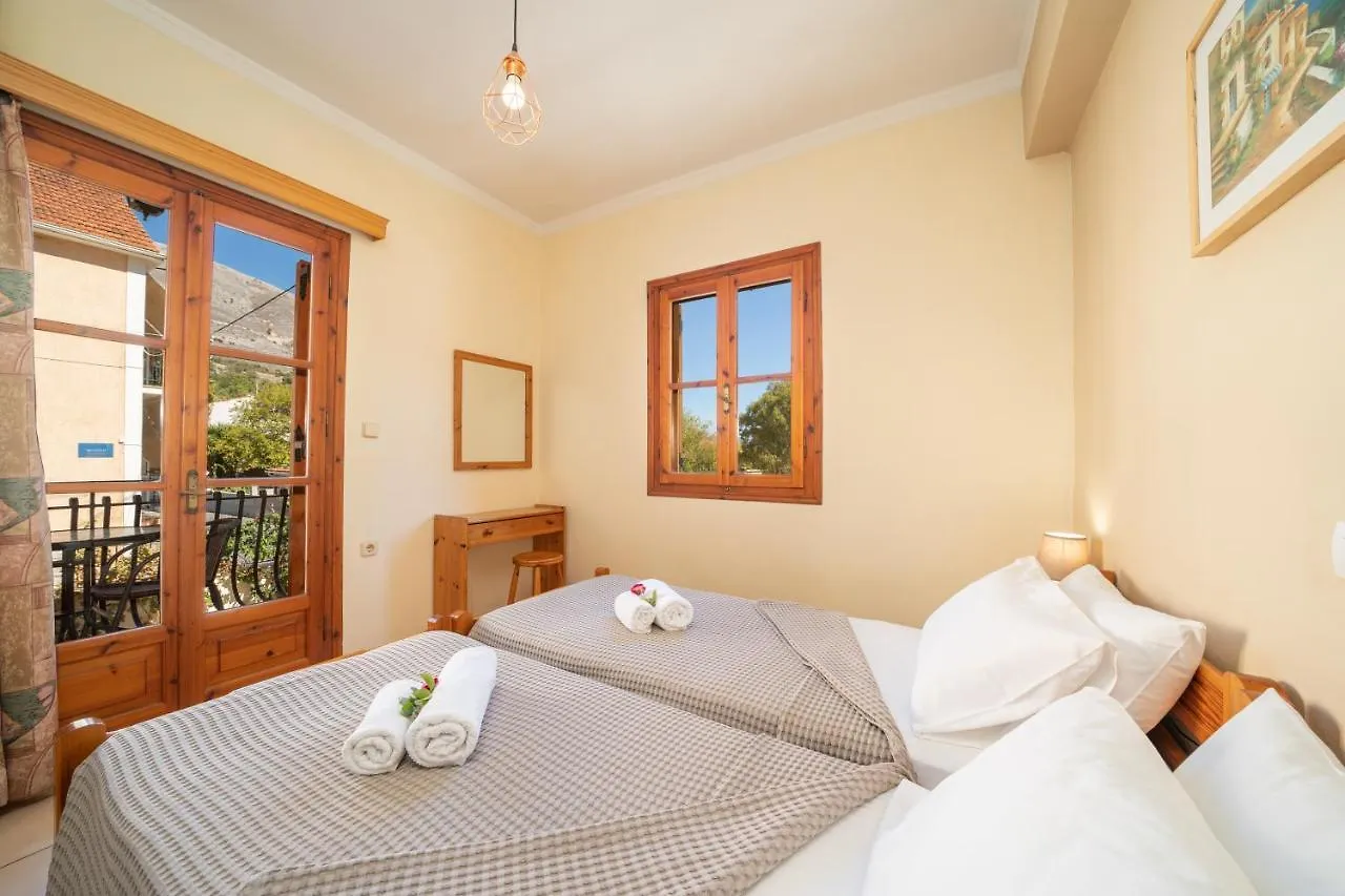 Alexatos Studios & Apartments Agia Efimia 아파트호텔