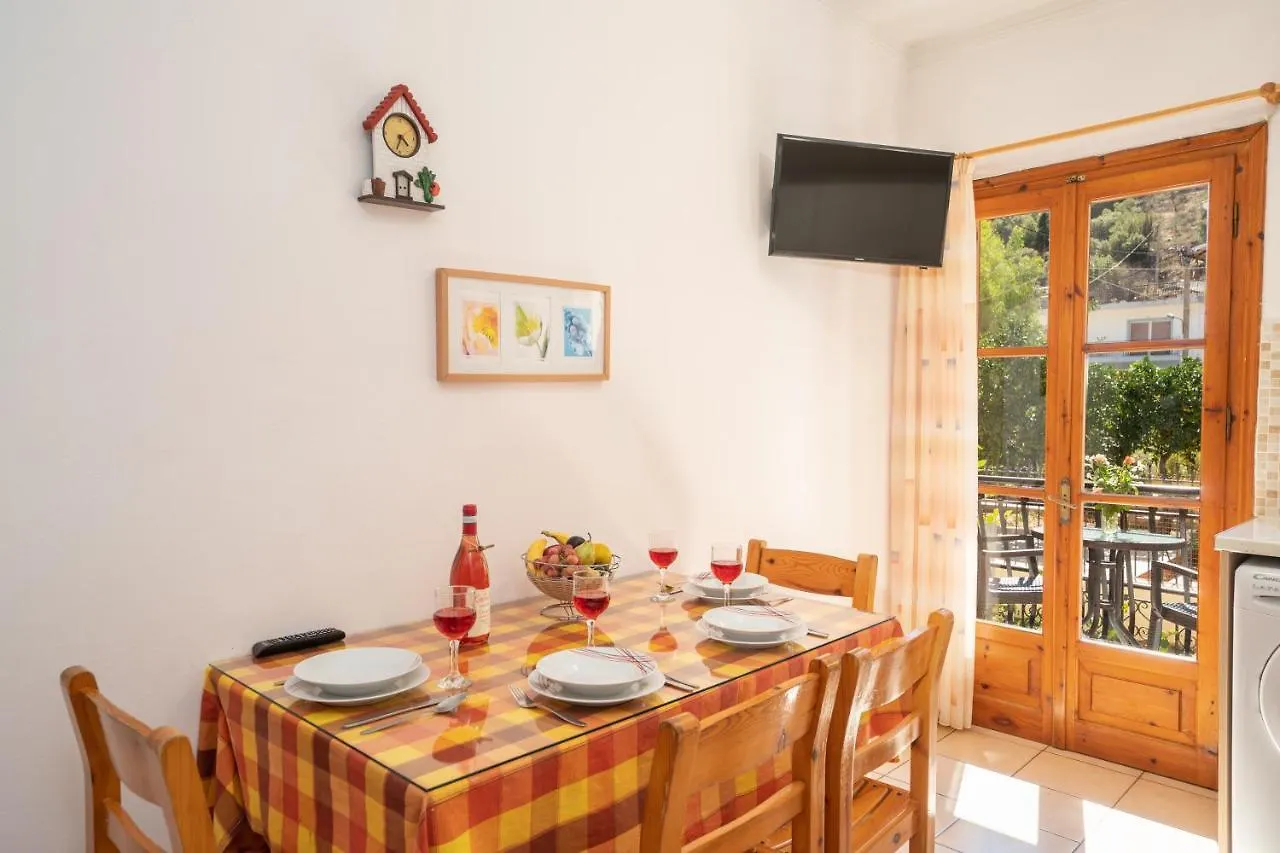 Alexatos Studios & Apartments Agia Efimia 아파트호텔