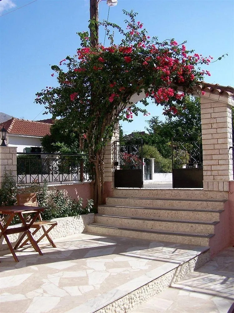 Alexatos Studios & Apartments Agia Efimia 아파트호텔